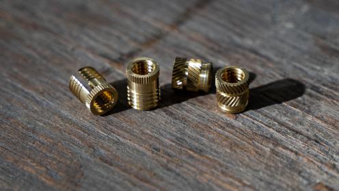 hoofdtegel-draadinsertsvoorkunstof